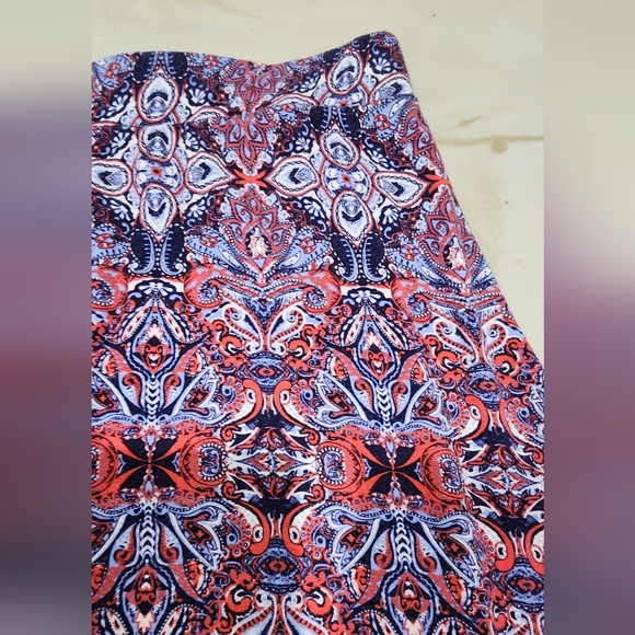 Long patterned skirt - Picture 2 of 3